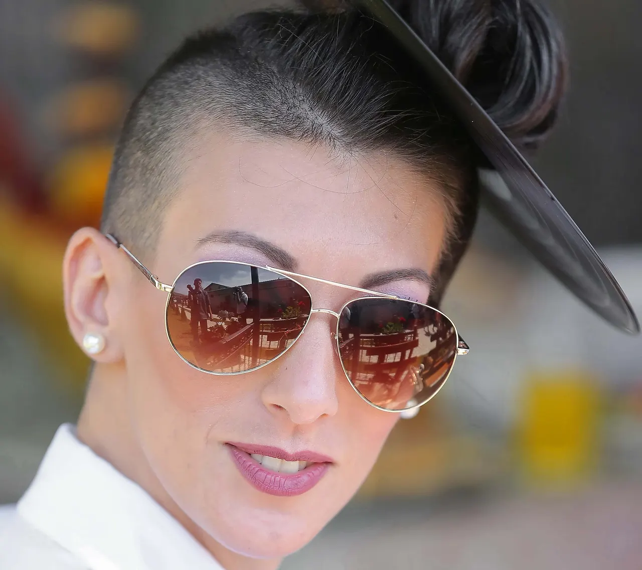 Photo with earrings, hat and glasses