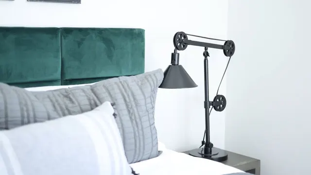 Video with bed, lamp and pillow