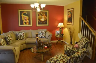 Photo with studio couch, picture frame and pillow