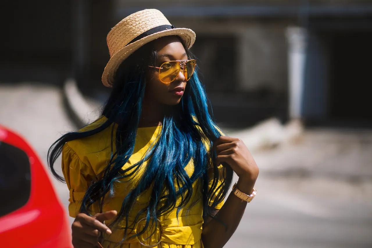 Photo with yellow shirt and hat