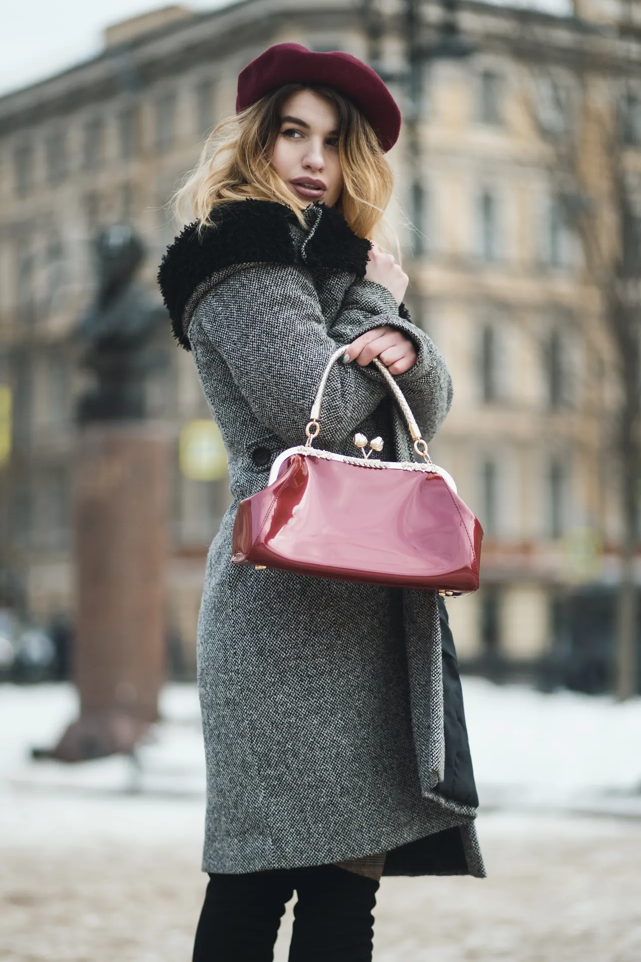 Photo with black leggings, coat, hat and handbag
