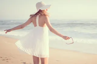 Photo with fancy dress, sunglasses and sun hat