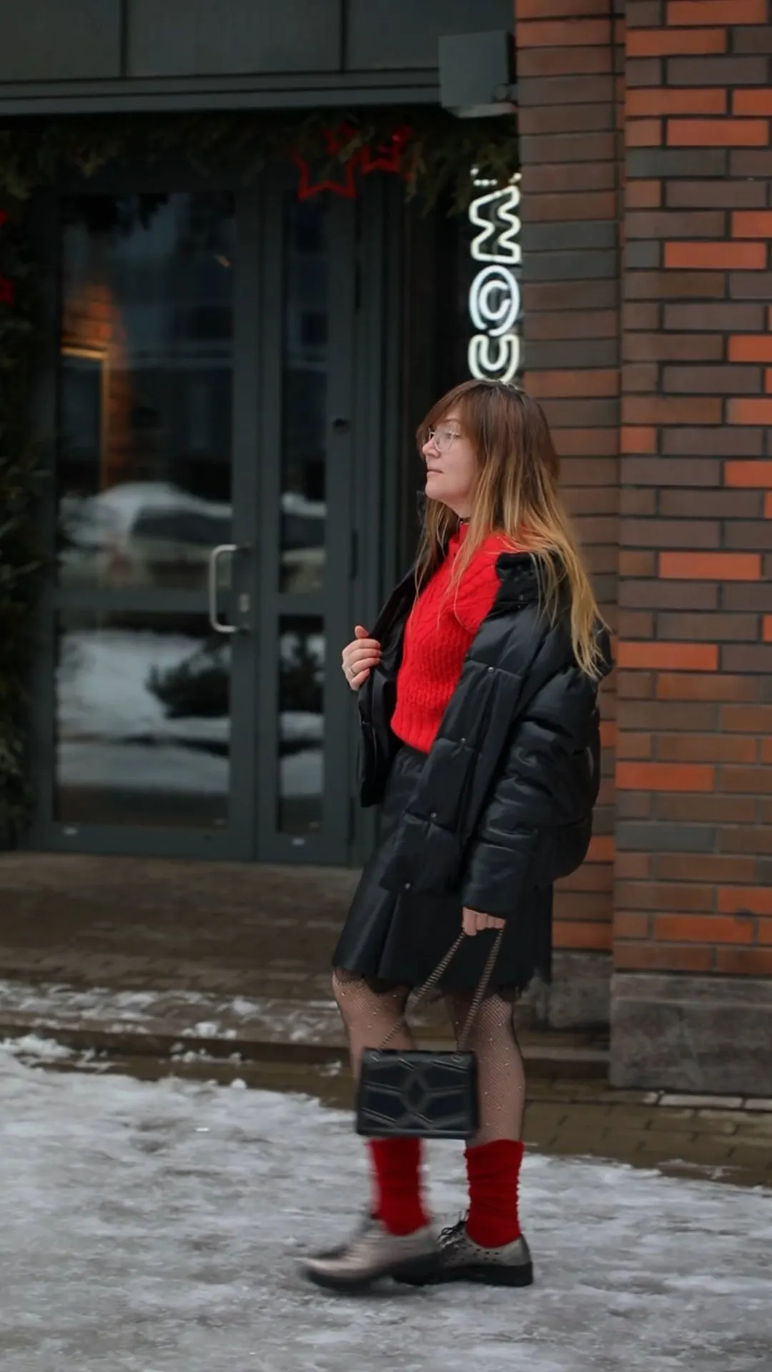 Video with jacket, handbag and boots
