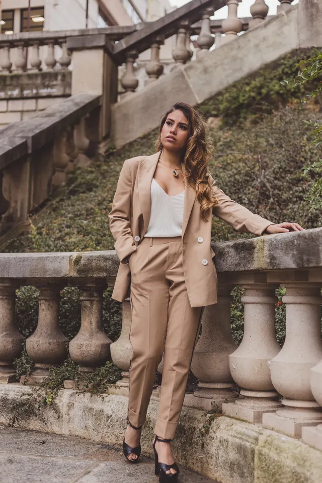 Photo with trousers, coat, high heels and necklace