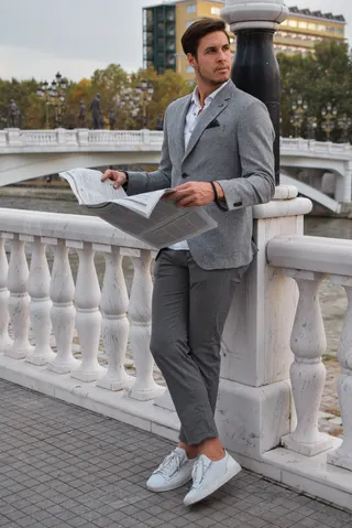 Photo with trousers, suit coat and sneakers