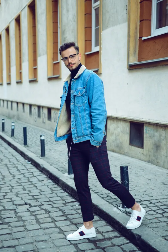 Photo with jacket, trousers, sneakers, glasses and window