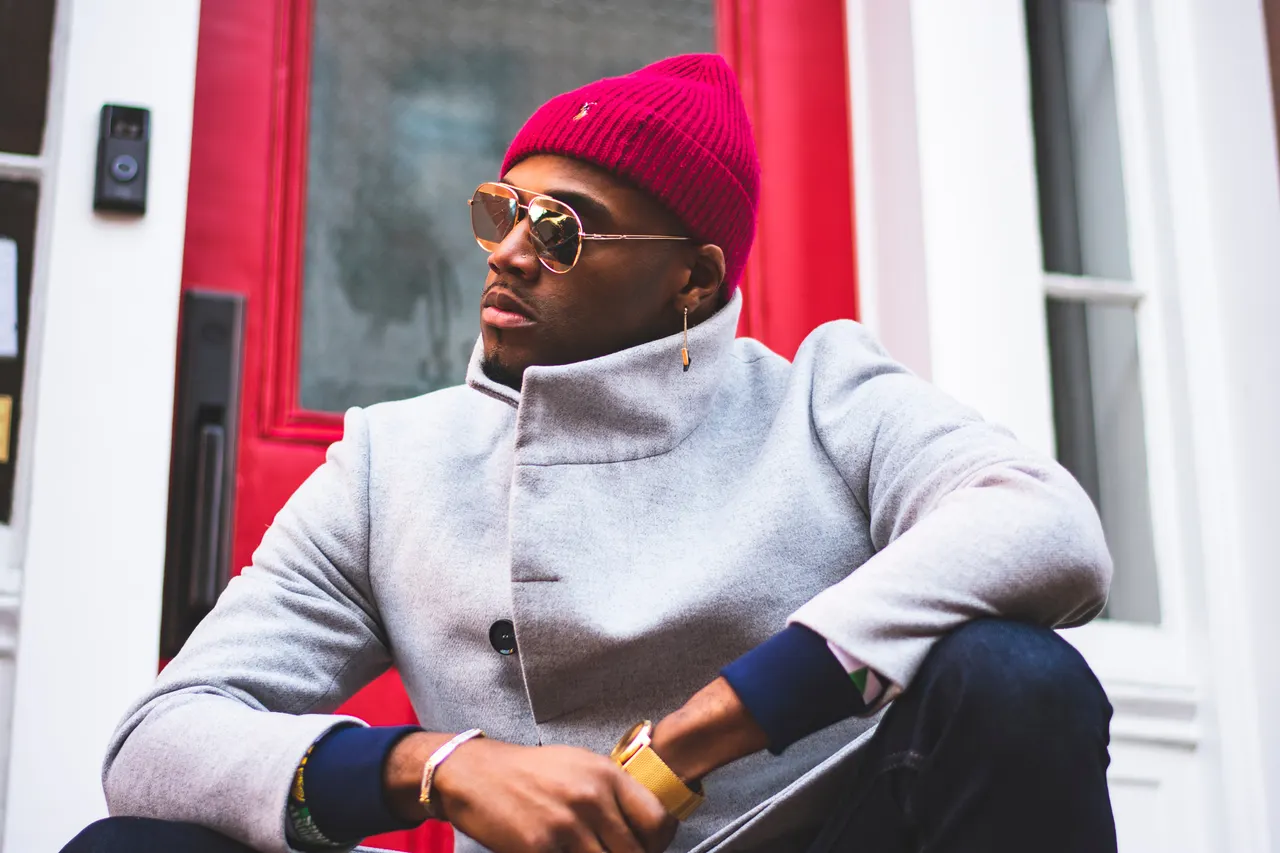 Photo with gray jacket and hat