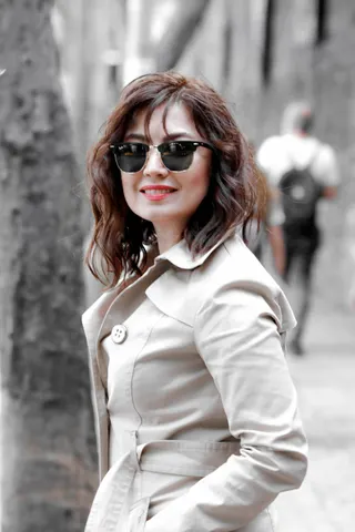 Photo with jacket, glasses, backpack and hat