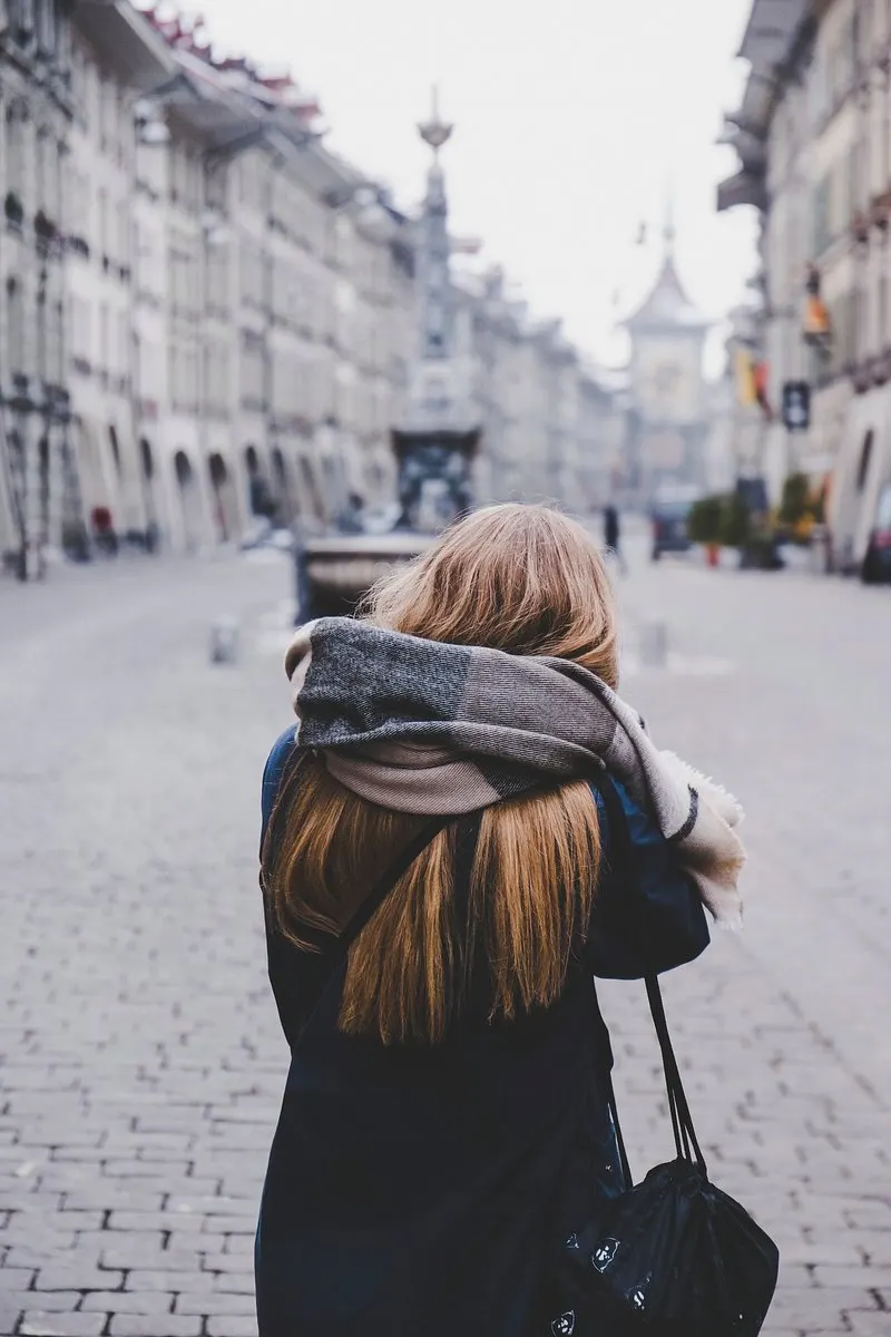 Photo with handbag and scarf