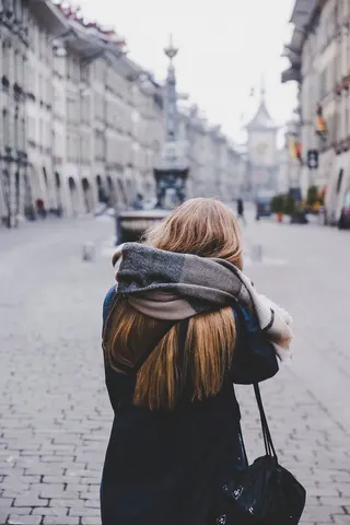 Photo with handbag and scarf