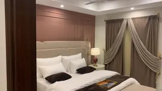Video with bed, lamp and pillow