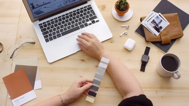 Video with plant, keyboard and glasses
