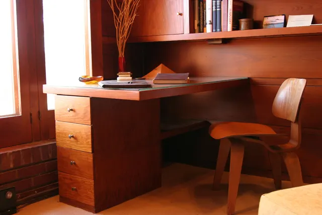 Photo with chair and desk
